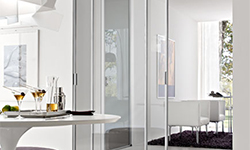 Porta stikla con binario a soffitto